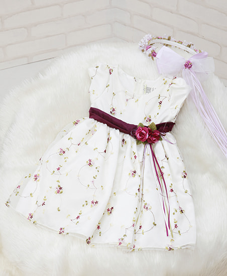 白に紫の花のドレス