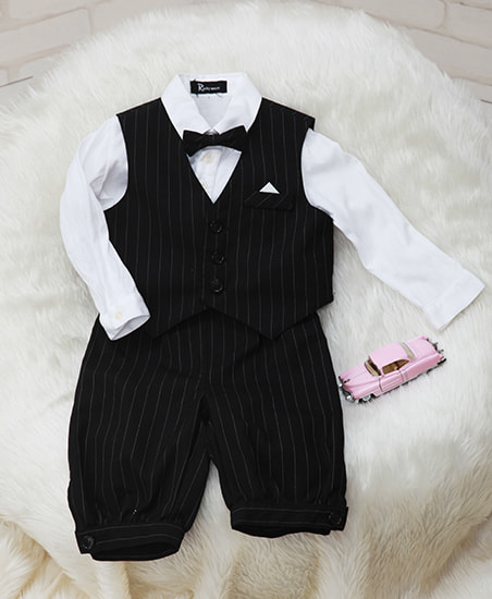 黒のベストの子供スーツ