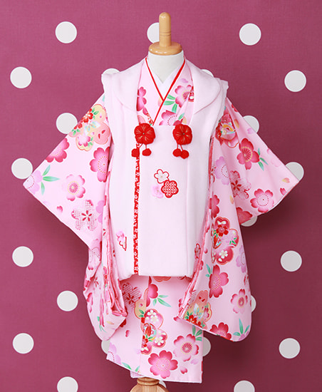 ピンクに白の被布の着物