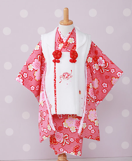 赤に白の被布の着物