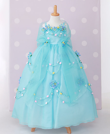 水色のロングドレス