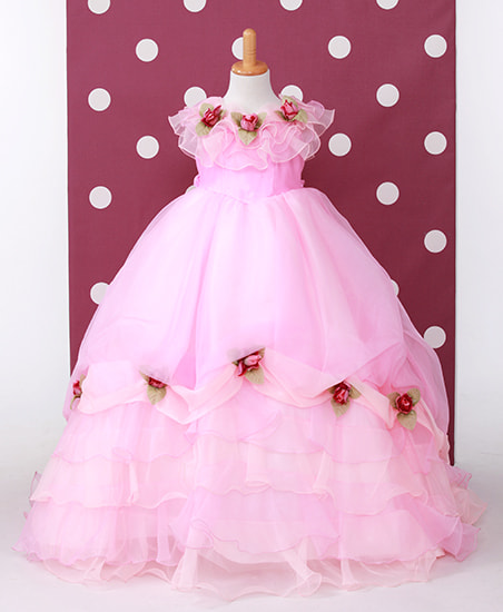 ピンクのロングドレス