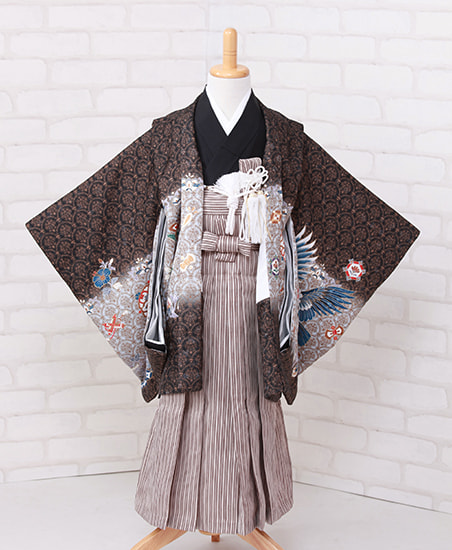 茶系の羽織と袴