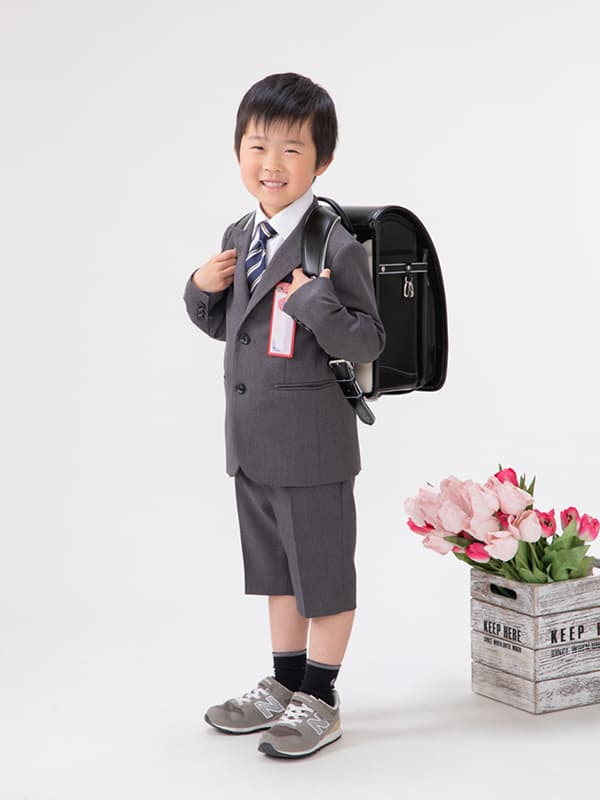 黒のランドセルの男の子