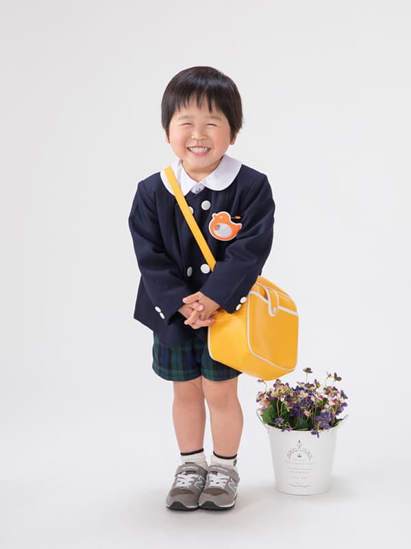 黄色カバンの保育園児